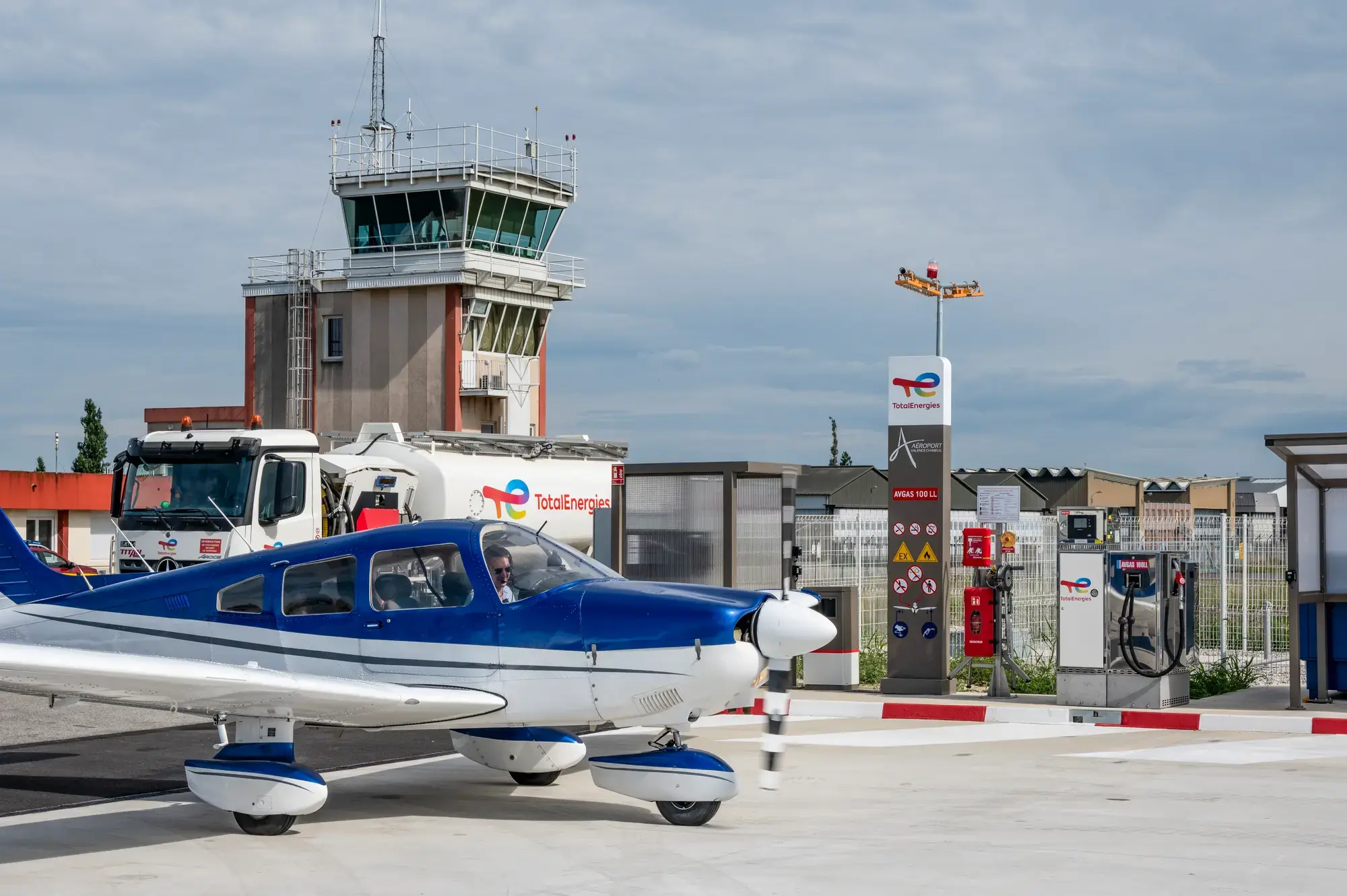 Station d'avitaillement TotalEnergies à l'aéroport de Valence