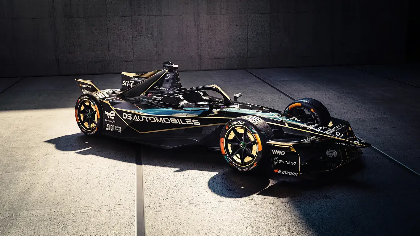 voiture DS E-TENSE FE25 de Maximilian Günther (N°7) avec halos, rétroviseurs, ailerons avant et arrière de couleur noire