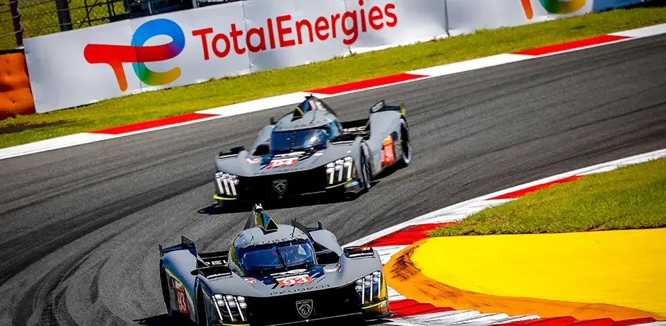 TotalEnergies Energías Renovables Transición Energética WEC Fórmula E Peugeot Hypercar Cambio de Aceite de Motor