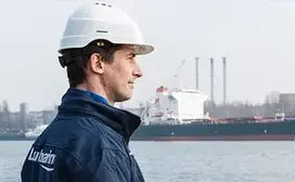 pracovnik-lng.jpg