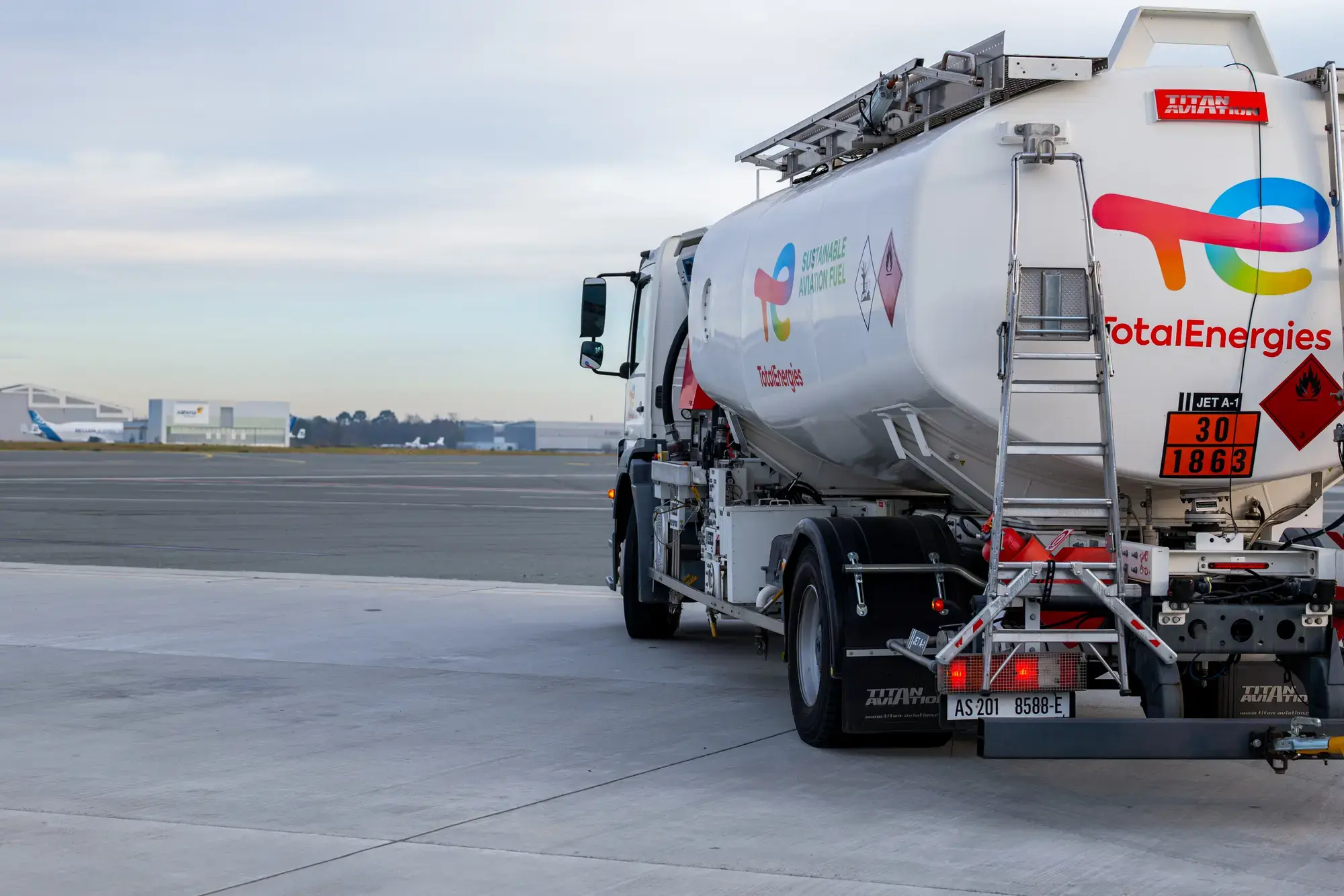 Refueling, Bordeaux Mérignac Airport