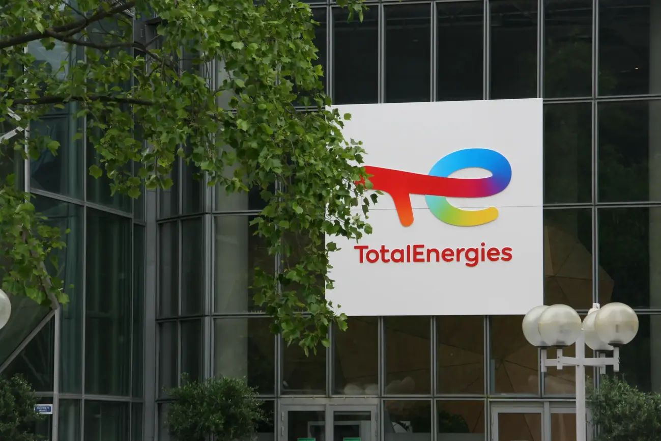 The Coupole tower under the new colours of TotalEnergies