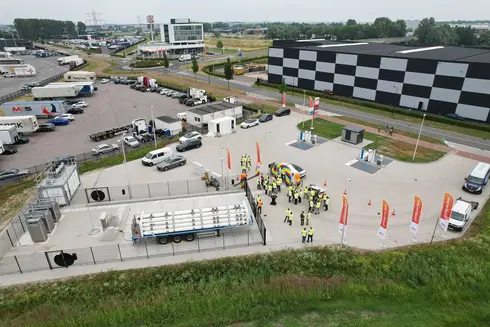 opening_waterstoftankstation_in_roosendaal_bovenaf.jpg