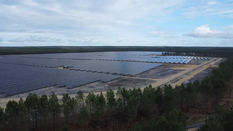 Vue aérienne centrale solaire Cère