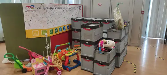 caisse de jouets pour collecte de jouets