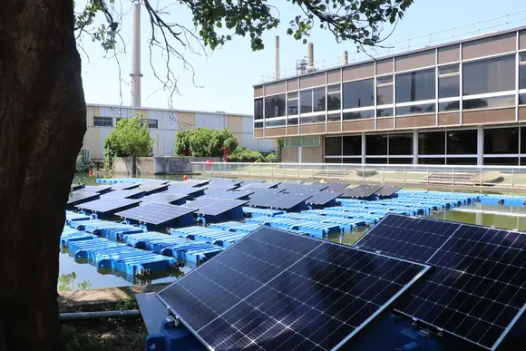 Panneaux solaires flottants