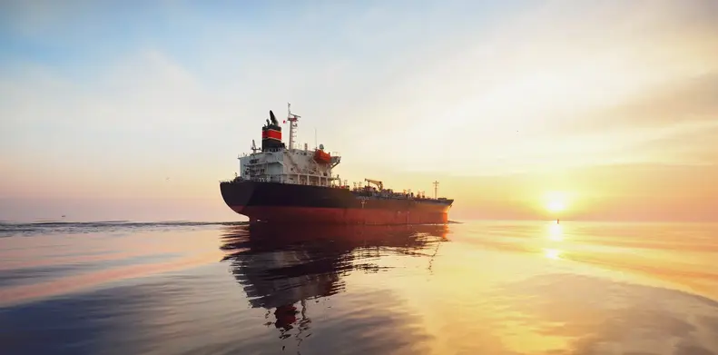 Schiff im Sonnenuntergang