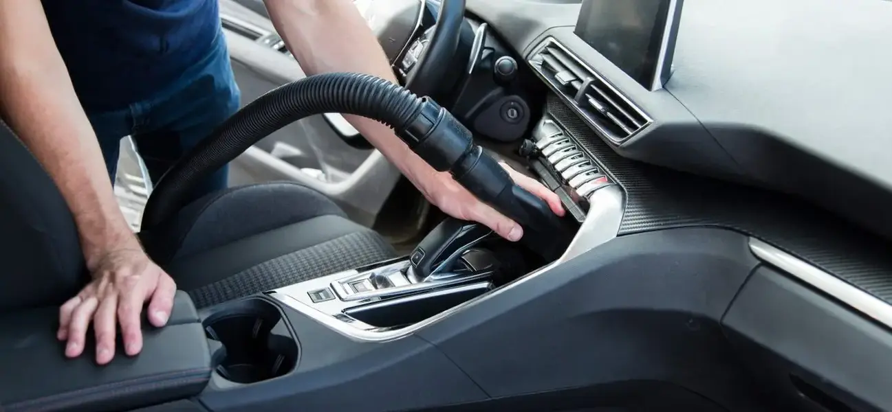je_veux_laver_-_nettoyage_interieur_-_comment_bien_nettoyer_linterieur_de_son_vehicule.jpg