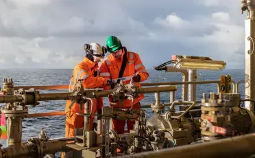 edito_1_col_offshore_people.png