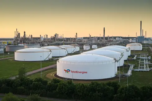 Leuna Raffinerie am frühen Abend