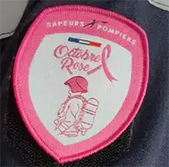 Ecusson Octobre rose réalisé pour les pompiers de la raffinerie
