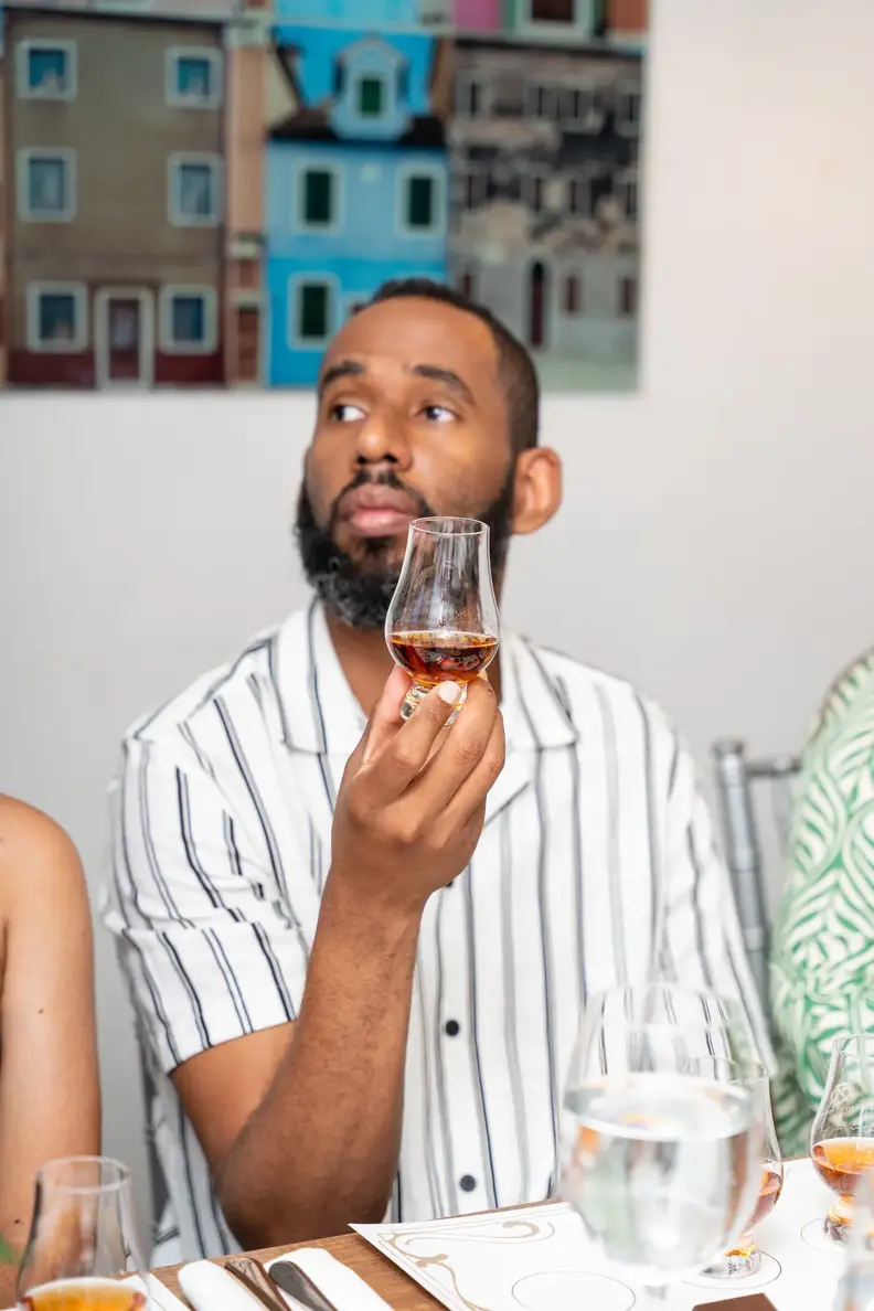 club totalenergies - Cata de Ron en Celebración a los Padres