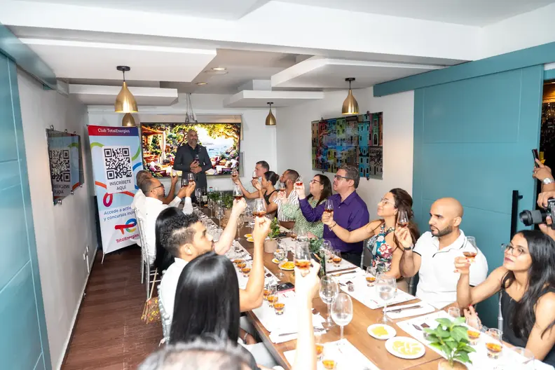 club totalenergies - Cata de Ron en Celebración a los Padres