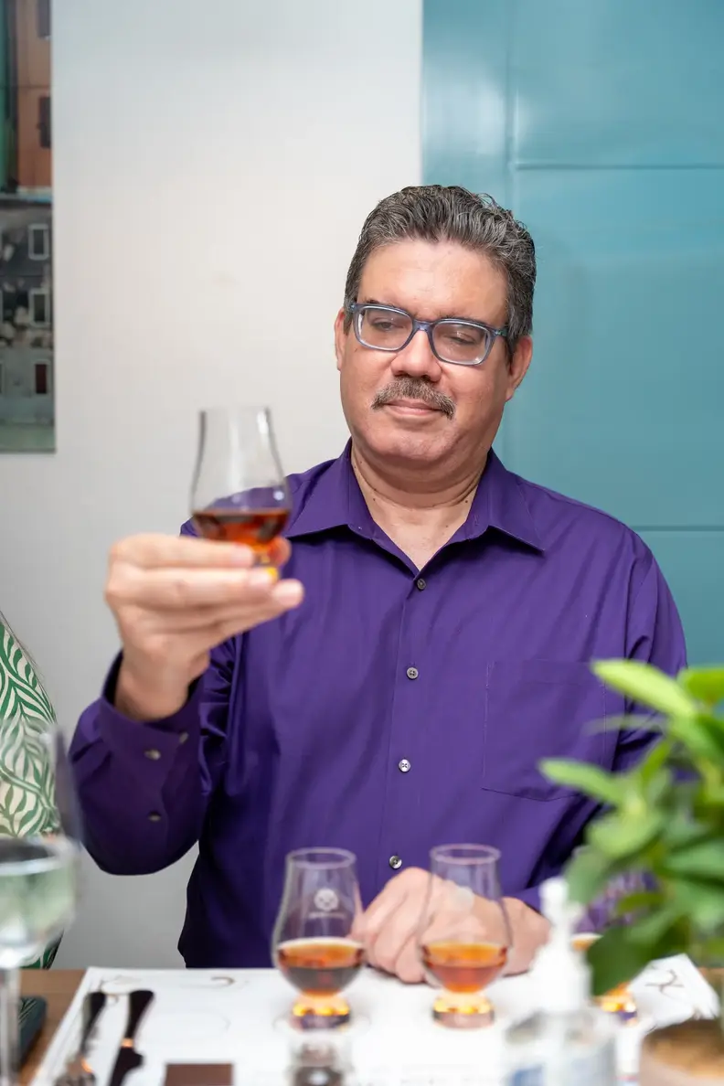 club totalenergies - Cata de Ron en Celebración a los Padres