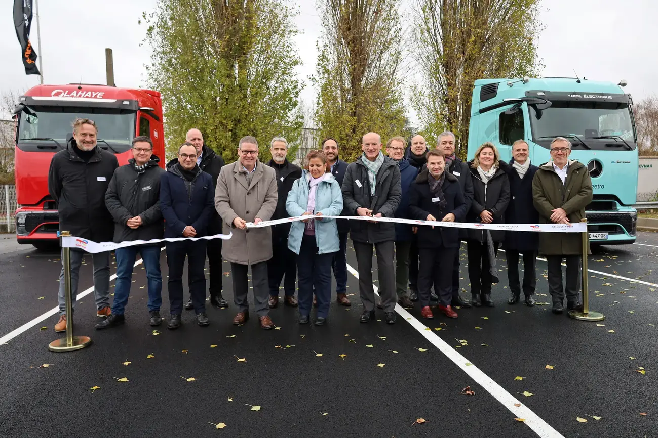 dépôt semi-public de recharge pour poids lourds électriques
