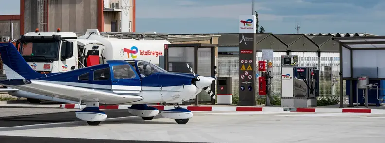 Flugzeugbetankung am Flughafen Valence in Frankreich