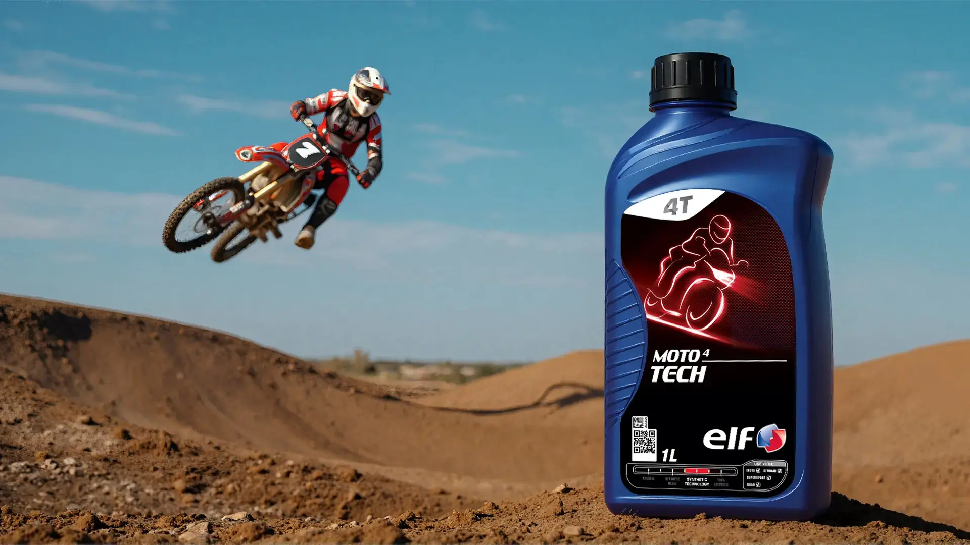 Envase de aceite ELF MOTO4 TECH 4T junto a un piloto de motocross.