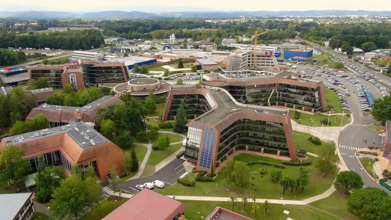 Vue aérienne du CSTJF prise par drone