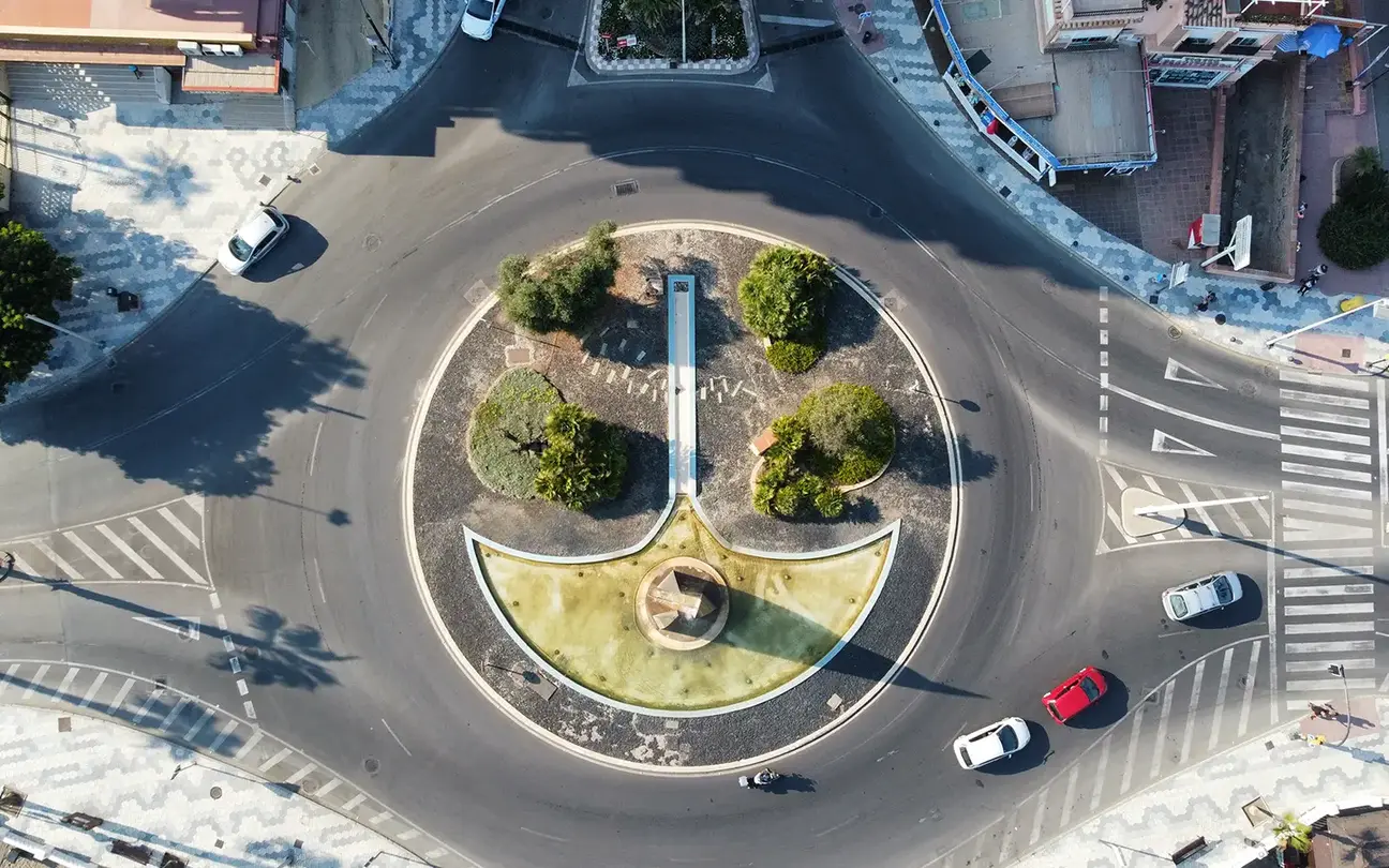 Ali veste kako pravilno voziti v krožišču