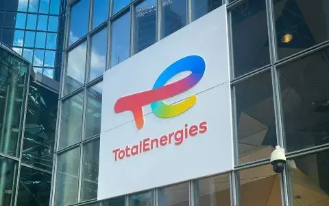 Image of TotalEnergies logo at their head office in Paris.