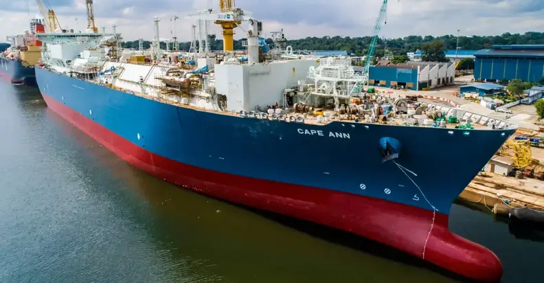 fsru cape ann to dock