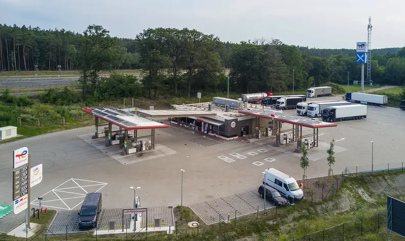 Tankstelle von oben