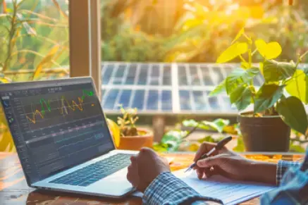 ordinateur photovoltaique solaire - 33%