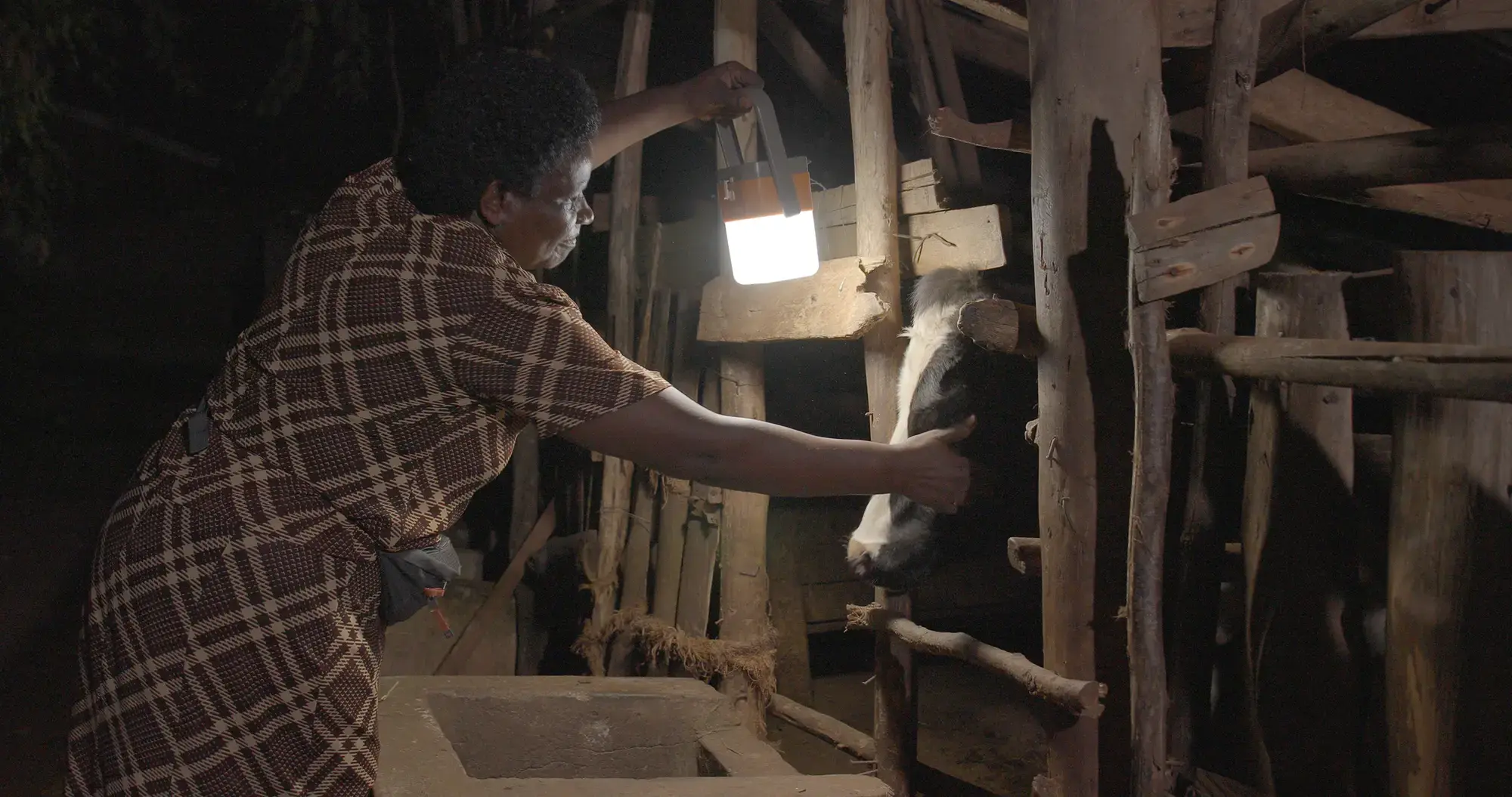 Femme avec une family SUNSHINE (reportage Ouganda 2020)