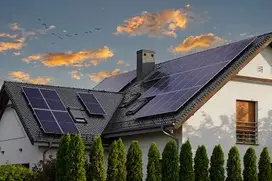 maison autonome panneaux solaires.jpg