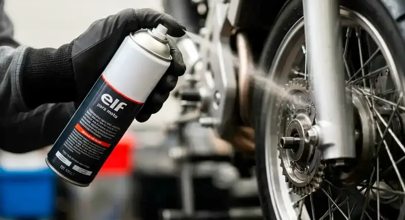 lubricación-de-cadena-de-moto-totalenergies-elf-