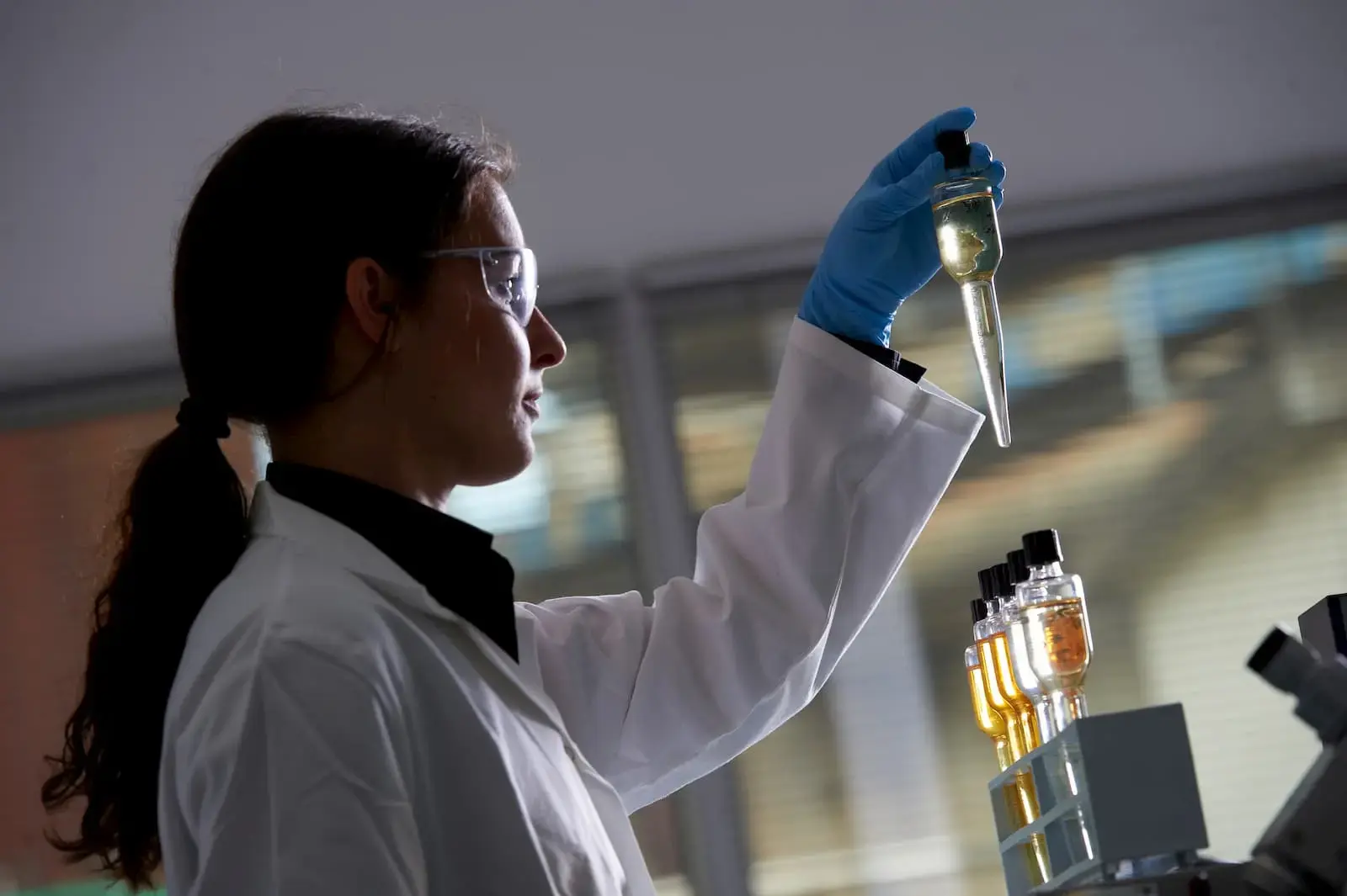 Premium fuels contain performance additives for better energy efficiency of your engine. What are exactly these additives ? How do they work ?&nbsp;