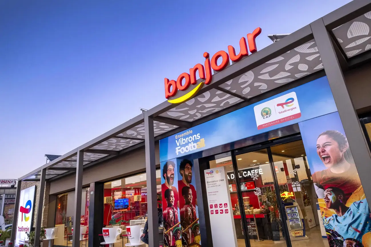 Service station Les jardins du lac on GP9 Marsa road in Tunisia