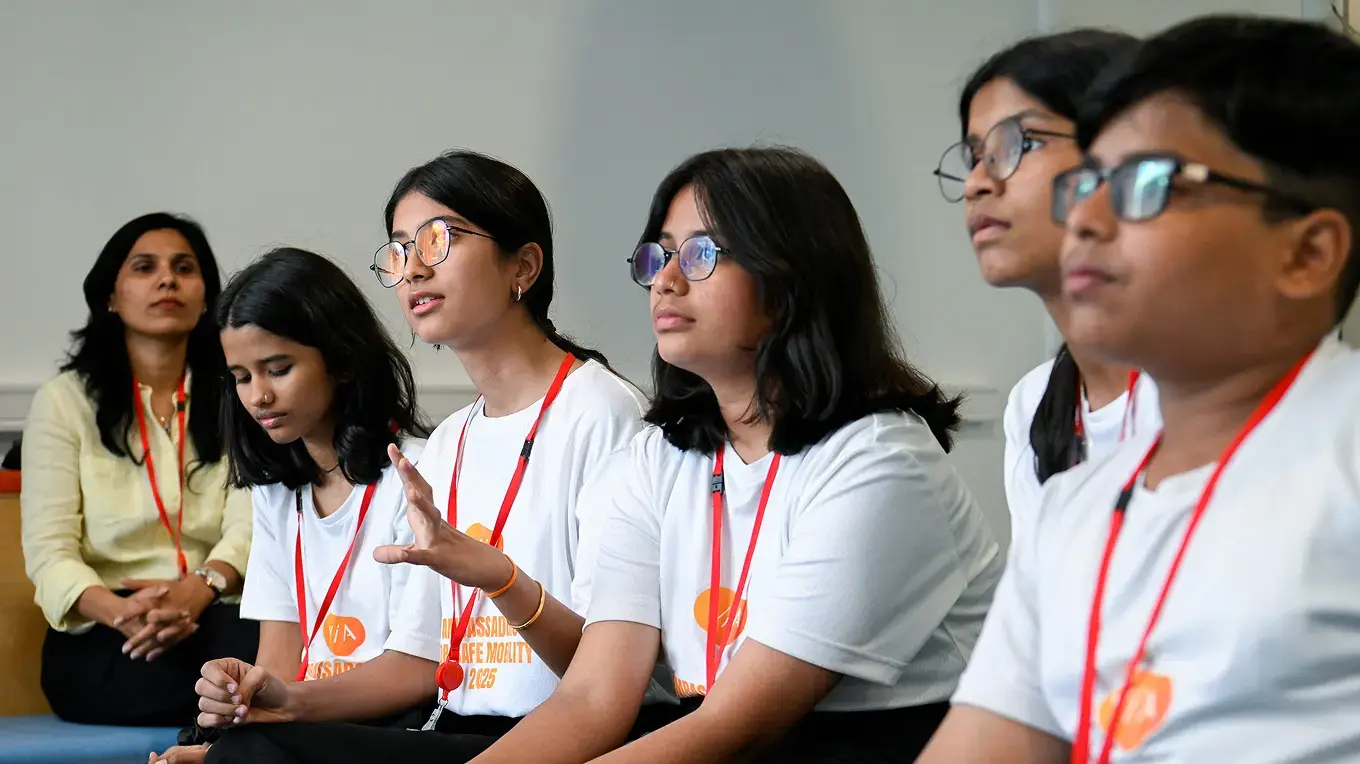 Les ambassadeurs du programme VIA en échange à Paris, retrouvez les 5 élèves de l’école publique Jayawant en images 5/5