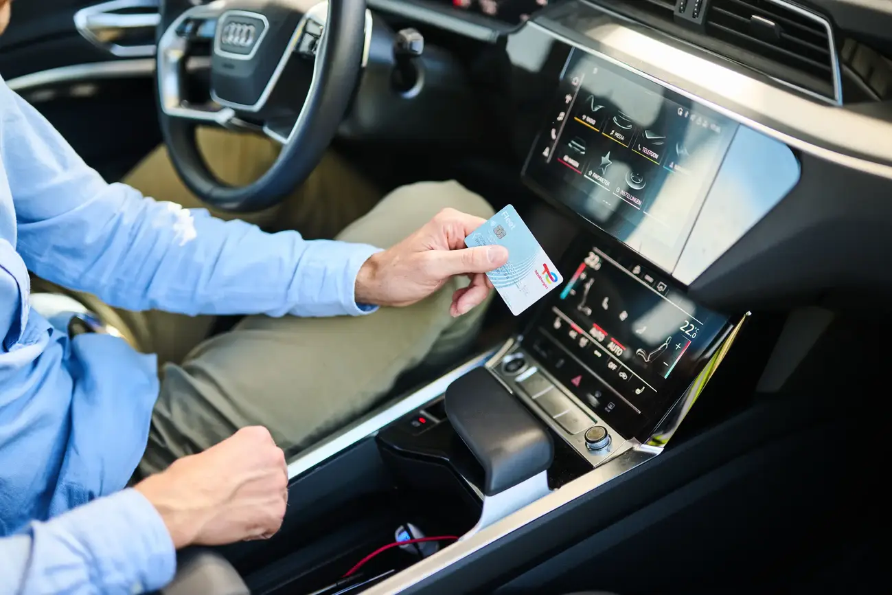 Bornes de recharge rapide (HPC) en station-service à Bierges, Belgique
