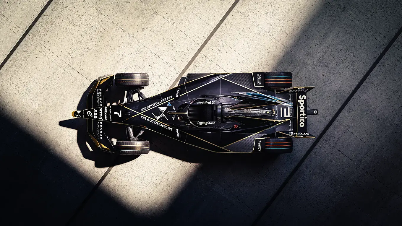 voiture DS E-TENSE FE25 de Maximilian Günther (N°7) avec halos, rétroviseurs, ailerons avant et arrière de couleur noire