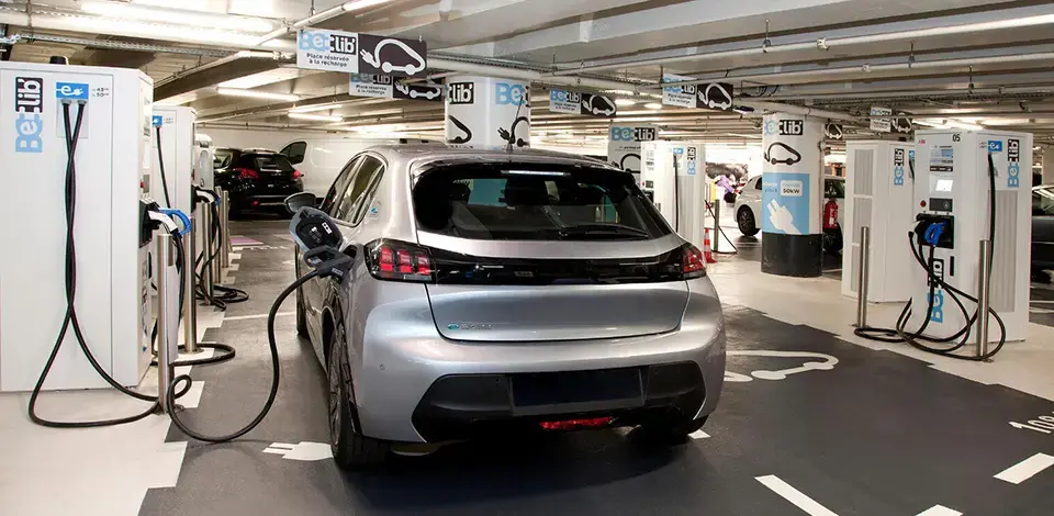 Station de recharge Belib' à Paris