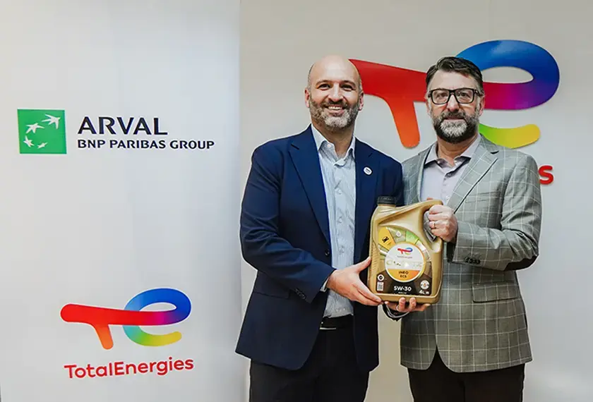 Nueva alianza comercial entre TotalEnergies y Arval Chile
