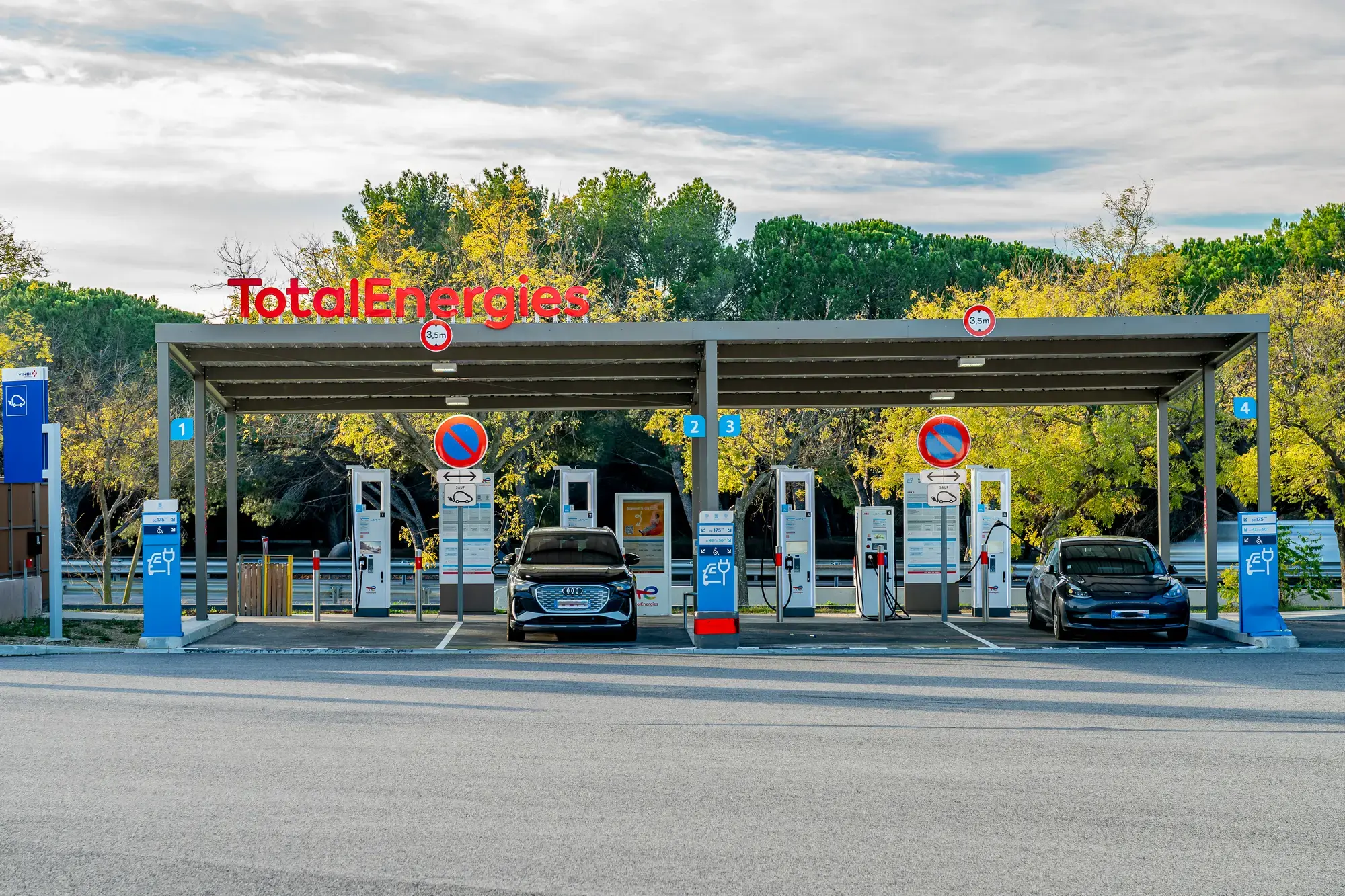 Station-service TotalEnergies de Lançon de Provence Est