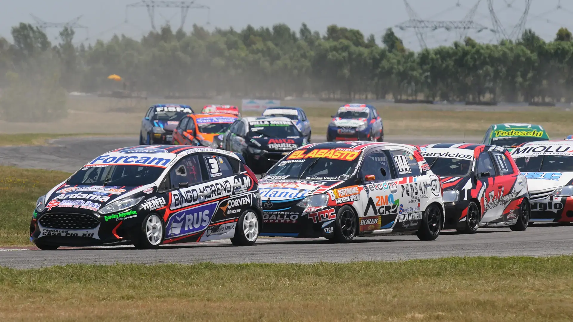 Nutrido pelotón de la C2 del Turismo Nacional en La Plata