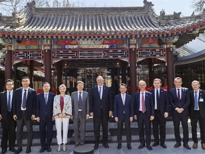 潘彦磊出席中国发展高层论坛并在华开展系列活动