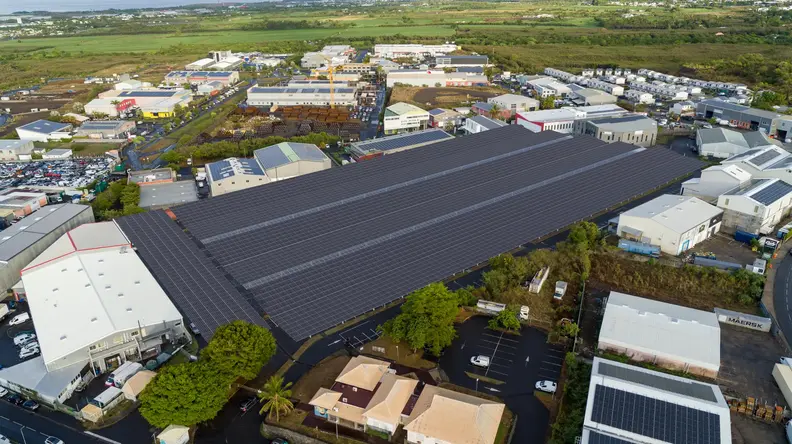 Vue aérienne ombrières marché de gros
