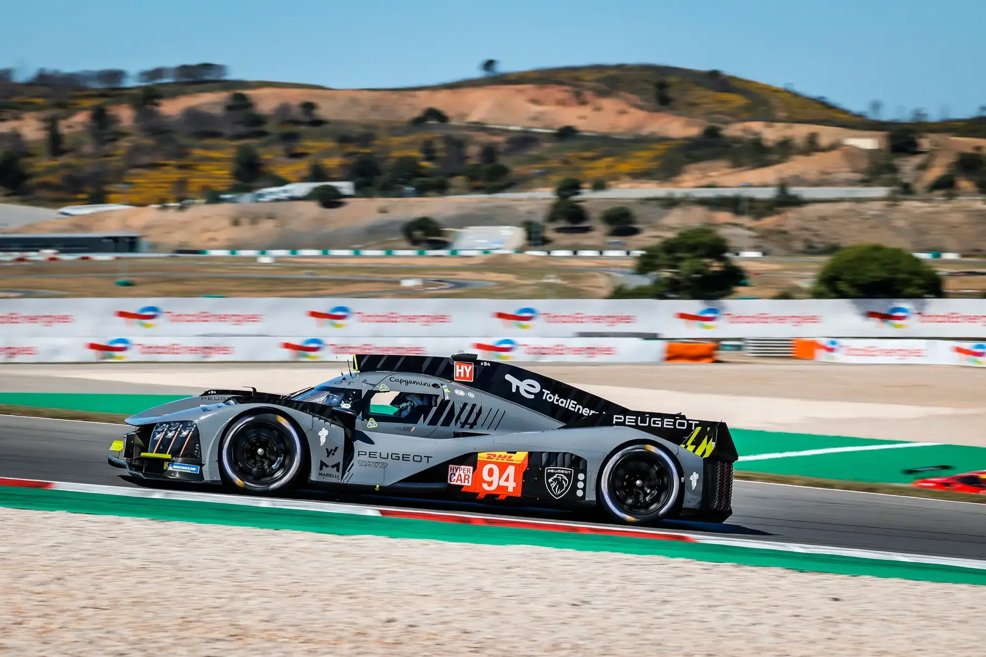 TotalEnergies Peugeot Hypercar 9X8 World Endurance Team Cambio de Aceite de Motor 24h Le Mans Racing Motorsport Pioneering Performance Again