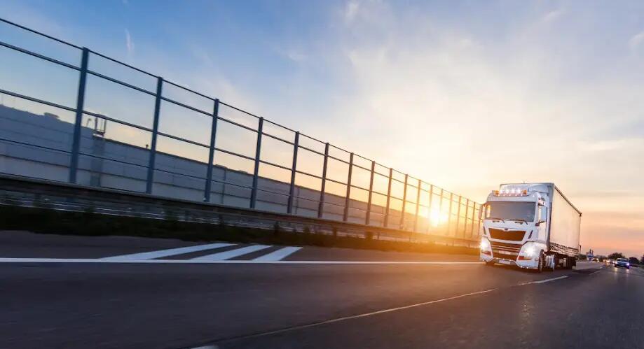 LKW auf einer Straße