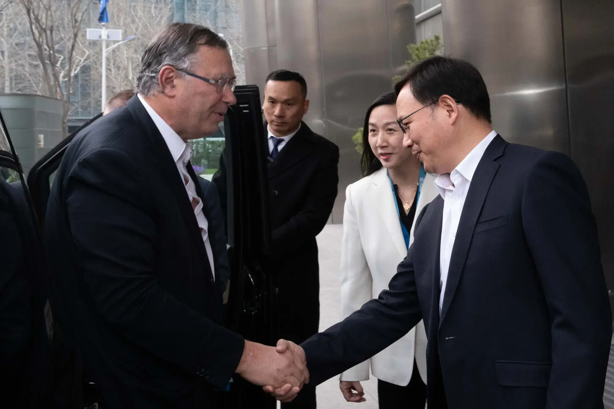 潘彦磊出席中国发展高层论坛并在华开展系列活动