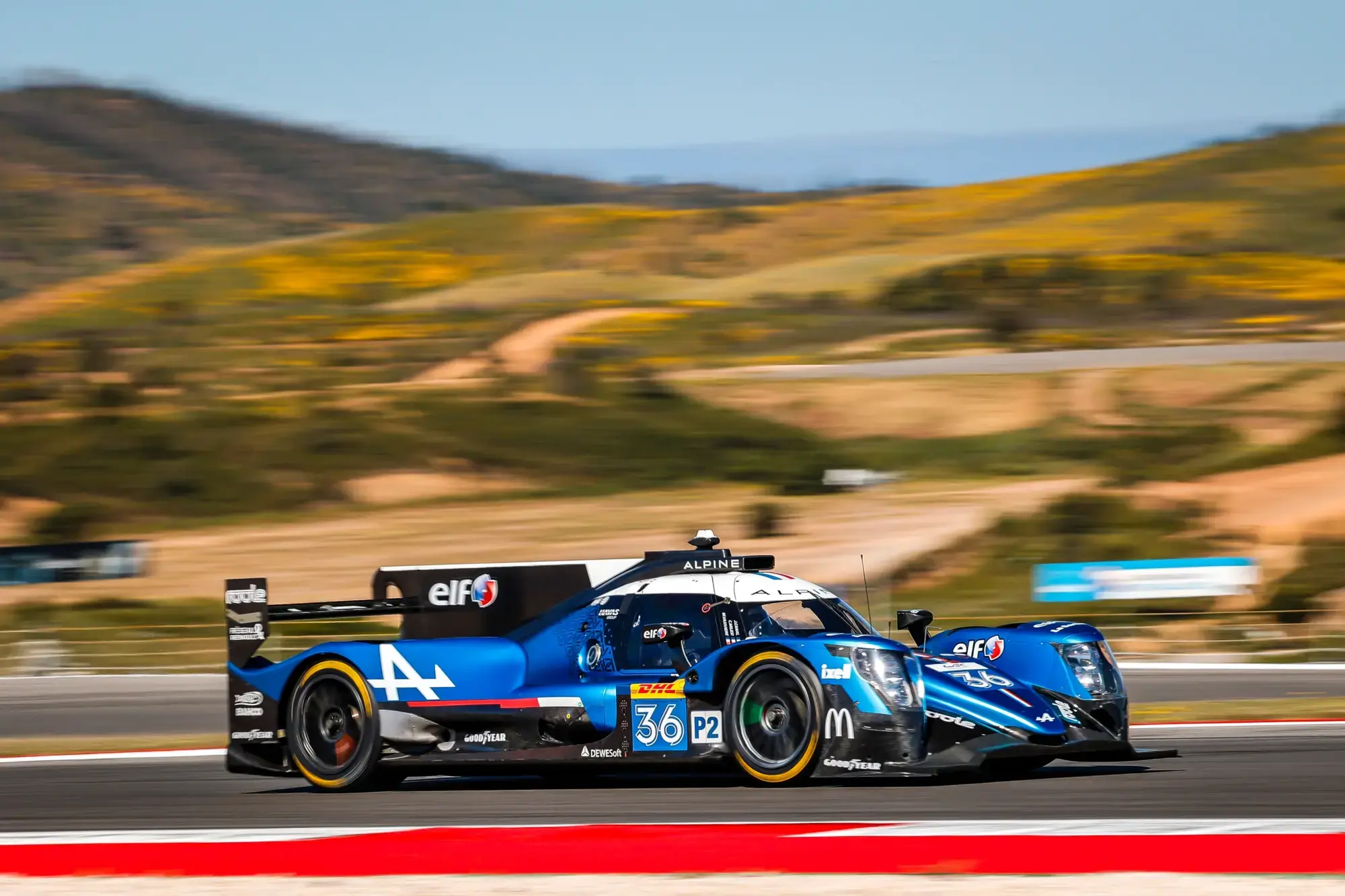 ELF A Brand Of Passion La Leyenda Continúa The Legend Goes On Alpine Endurance Team World Endurance Team Cambio de Aceite de Motor 24h Le Mans