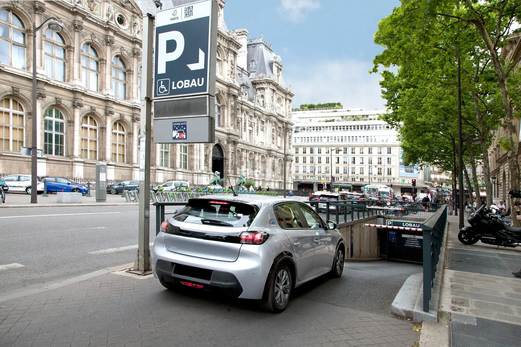 Bornes de recharge normale en ville, Paris, France