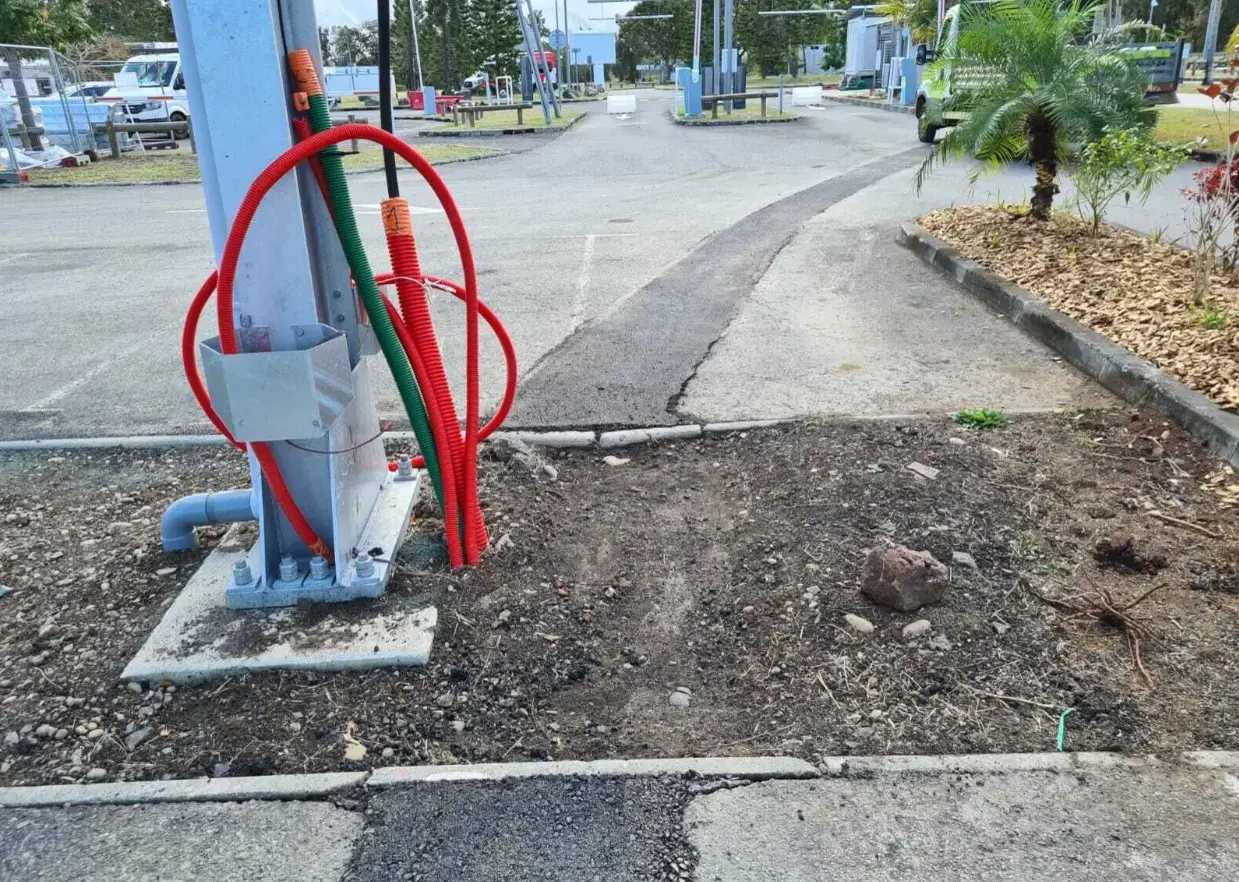Etape1 (fondation en béton) construction ombrières marche de gros