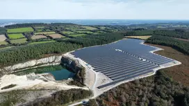 vue aérienne de la centrale solaire de Laz