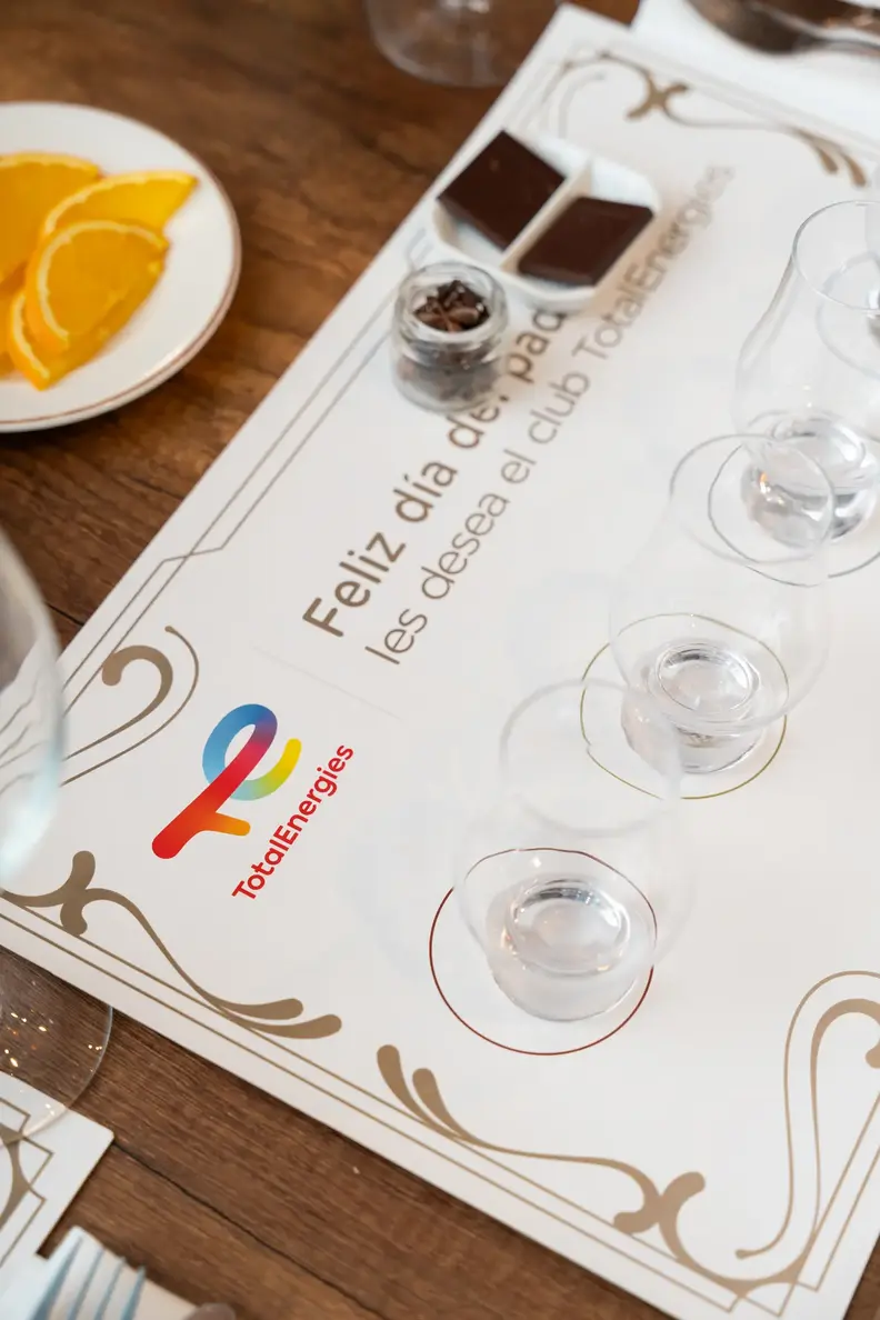 club totalenergies - Cata de Ron en Celebración a los Padres