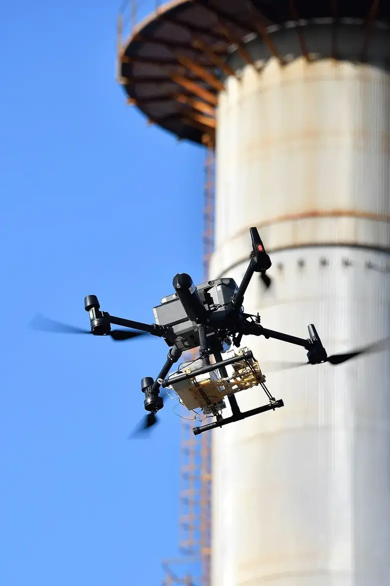 drone equipped with detector